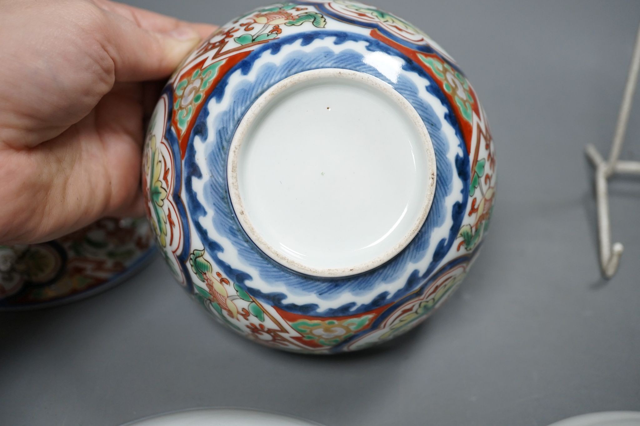 A group of Japanese porcelain tea wares and a rice bowl and cover